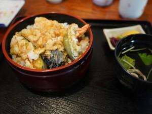 予定が崩れ辿り着いた不本意な食事先は、驚きの多幸感に満ちていた