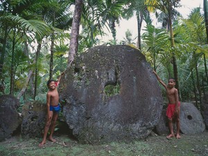 お金の起源、物々交換ではなかった？　新説を生んだ「動かせないお金」