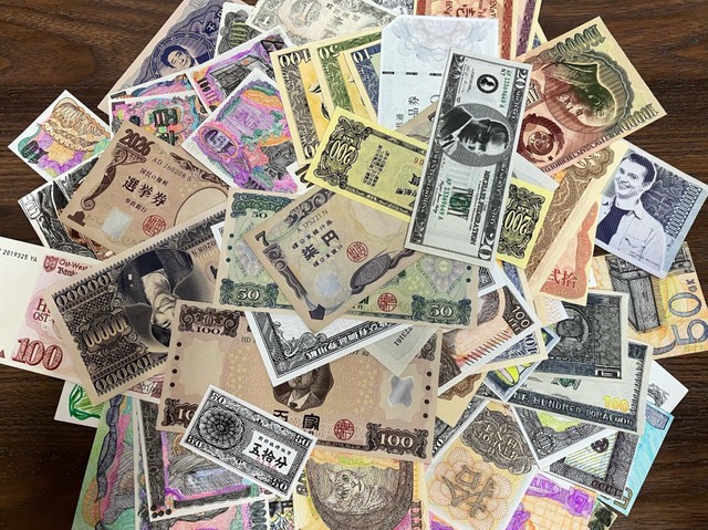 小学生の頃から作り続けてきた架空紙幣の数々／個立印刷局さん（@Koritsu_Insatsu）提供