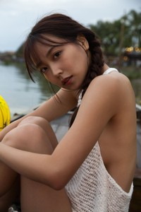 白間美瑠の4th写真集（秋田書店）より＝撮影・ND CHOW