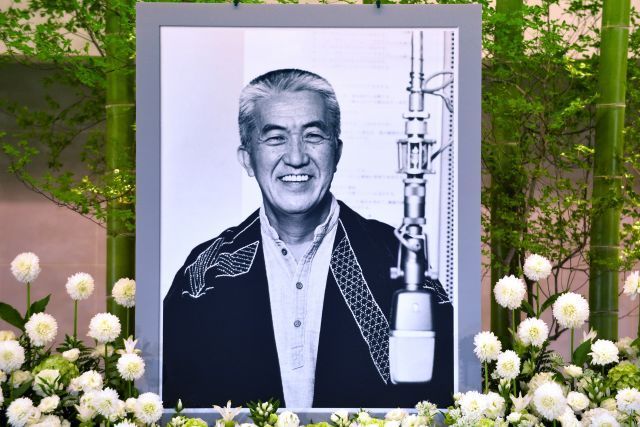 上を向いて笑おう 「病を楽しむ」永六輔にはなれなくても