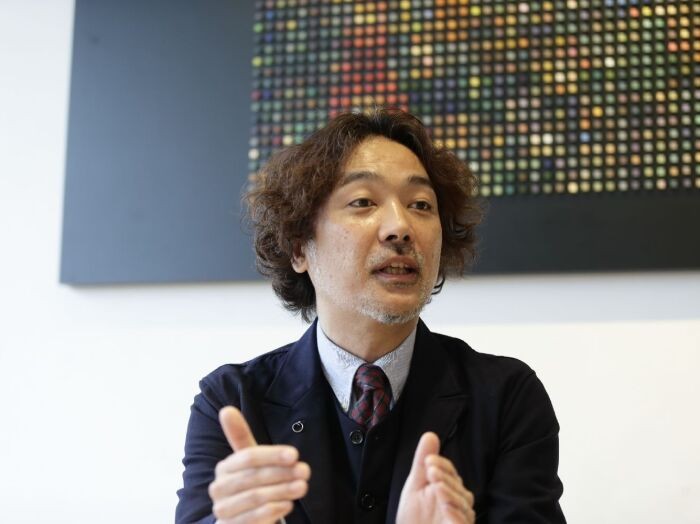 最近シュナウザーと暮らし始めたという河本氏。見た目がかっこいい、だけではなく「犬や猫とのライフスタイル」を形にしたいと力強く語ってくださいました