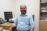 バングラデシュ独立大のムハマド・アブドゥル・カレク教授=2024年5月1日、ダッカ市内、荒ちひろ撮影