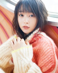 「桜井日奈子2023カレンダーブック」（東京ニュース通信社刊）より