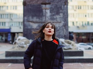 「戦争は人々を内側から壊す」首都キーウにとどまるウクライナ人ジャーナリストの告白