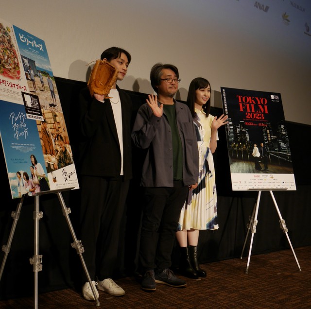 映画「アルプススタンドのはしの方」上映後イベントに登場した（左から）平井亜門、城定秀夫監督、中村守里＝都内
