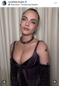 カーラ・デルヴィーニュのインスタグラム＠caradelevingneより
