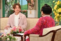 「徹子の部屋」  (右から)黒柳徹子、杉浦太陽＝テレビ朝日提供