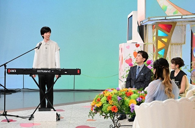 夫が妻のために作ったラブソングを弾き語りⓒABCテレビ