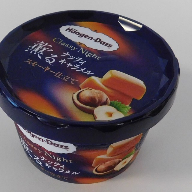 ハーゲンダッツ「薫るナッティキャラメル スモーキー仕立て」