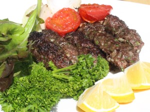 三重の山村で中東料理　食害に悩まされたシカ、シシカバブにして食べたら…