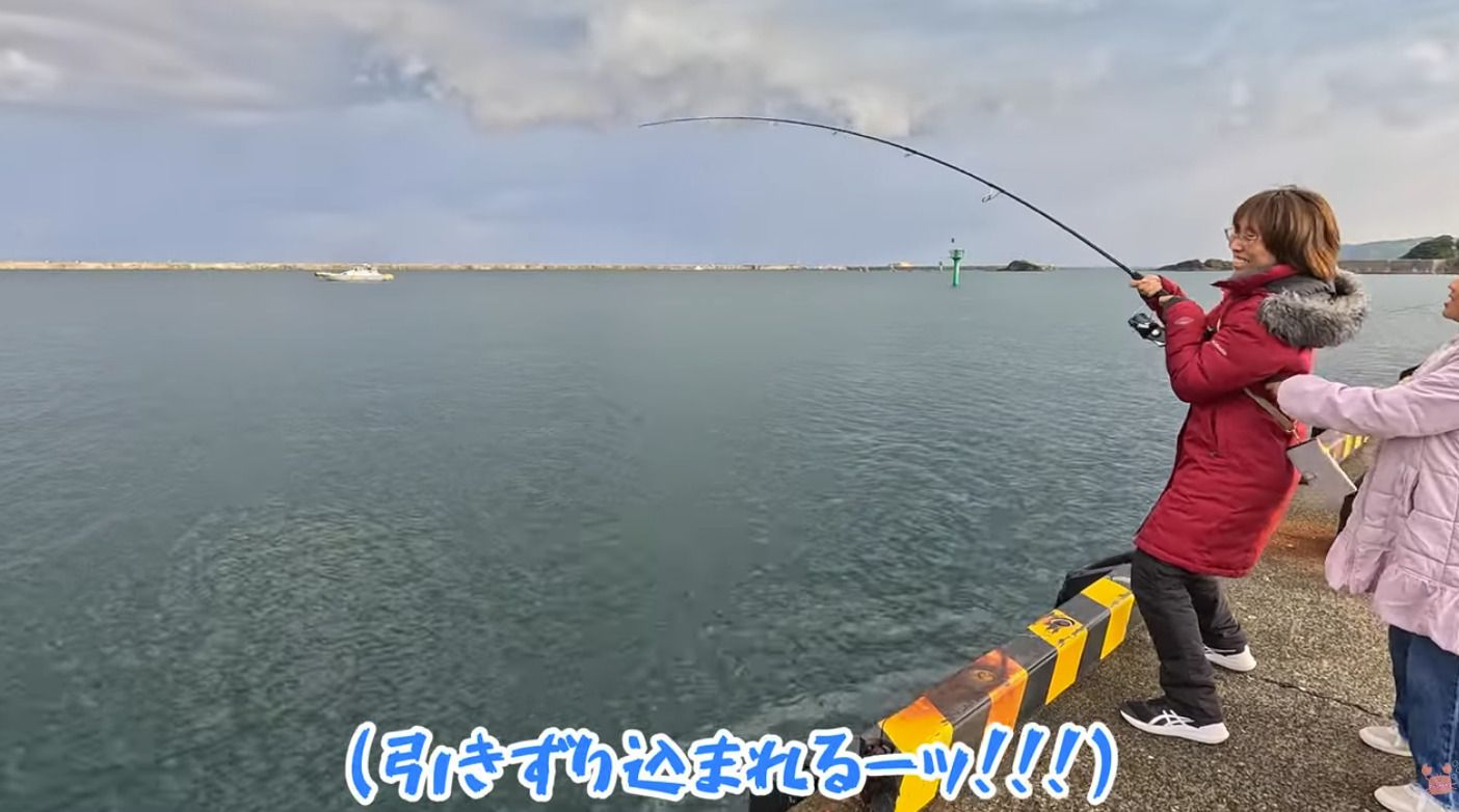 嫁が釣った初青物は全長138センチの超弩級ヒラマサ「6歳次男とほぼ同