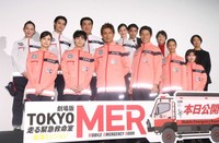 初日舞台挨拶に登場した（前列左から）生見愛瑠、高杉真宙、江口洋介、鈴木亮平、菜々緒、宮澤エマ（後列左から）フォンチー、佐野勇斗、小手伸也、中条あやみ、賀来賢人、石田ゆり子、松木彩監督＝TOHOシネマズ六本木ヒルズ