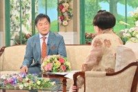 6月3日放送の「徹子の部屋」に出演する渡辺いっけい（左）と司会の黒柳徹子＝提供