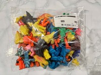 リサイクルショップで100円で購入したキャラクター消しゴム／佃裕之さん（@cali4nia_express）提供