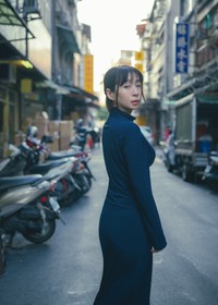 俳優・酒井若菜 芸能デビュー30周年記念写真集（©佐内正史／講談社）