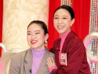 　爛々・萌々（左）と大国麗＝2022年11月撮影