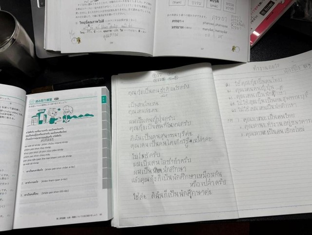 タイ語学習の様子/炒饭饺子@学习中文和泰语さん（@CChinesestudy）提供