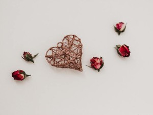 お酒のパワーで饒舌になった好きな人を見て、告白前に失恋したあの夜