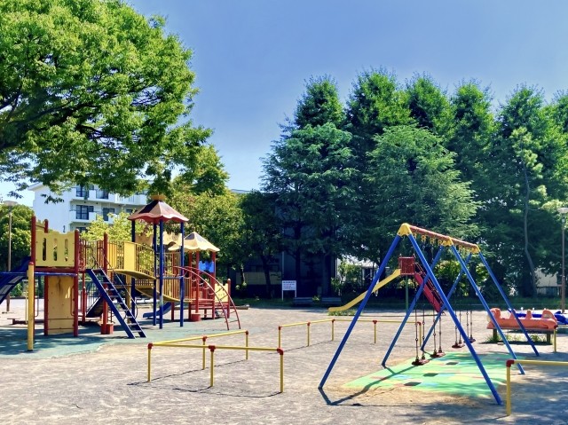 保育士が公園で意識していることとは？（photoACより「EMUOK」さん撮影、イメージ画像）