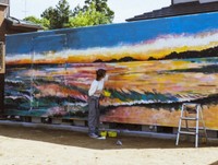 壁をキャンパスに描く晴夏さん／晴夏 haruka（@_harenatsu）さん提供