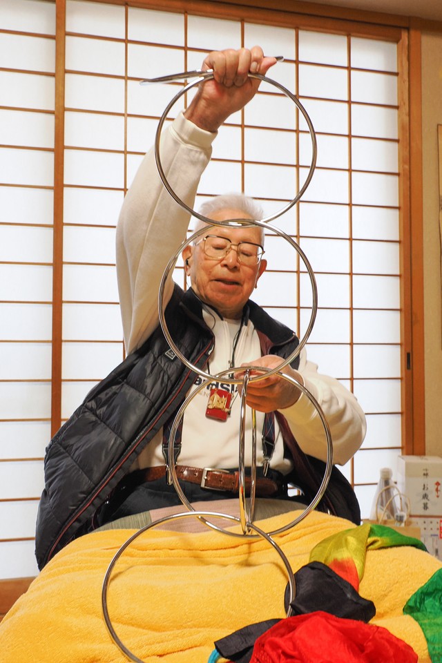 得意のリングマジック。6つの輪が一瞬で繋がったり離れたりするさまは圧巻