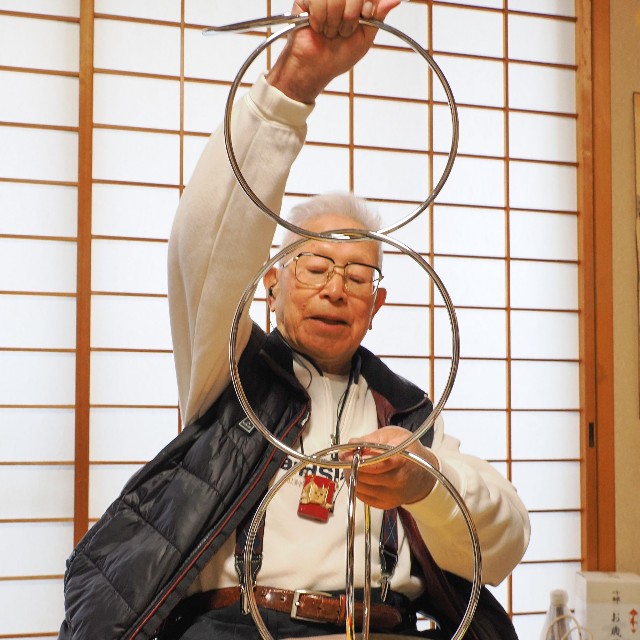 得意のリングマジック。6つの輪が一瞬で繋がったり離れたりするさまは圧巻