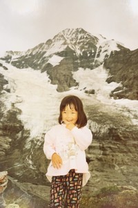27年前家族とスイス・グリンデルワルドを訪れた佐藤さん／佐藤さん（@nana_sato_wd）提供