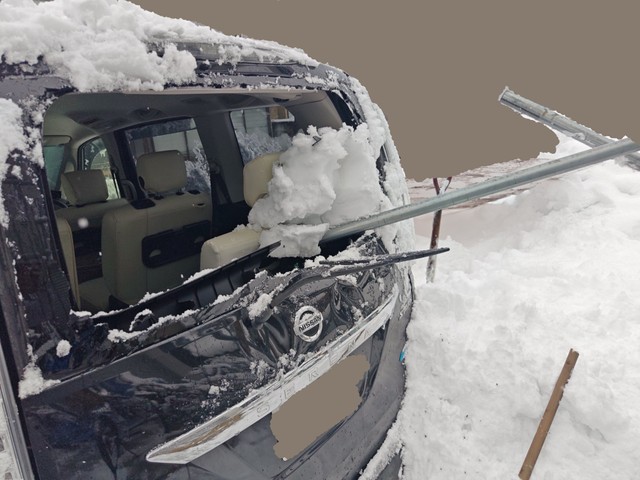 約40センチの積雪で発生した、思わぬアクシデントの現場／安川さん（@yas_k15）提供