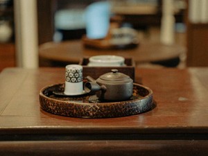 背伸びして料亭に入った私たちに、仲居はメニューを投げて鼻で笑った