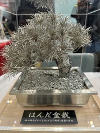 はんだで作られた「盆栽」／投稿主さん提供