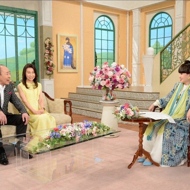 「徹子の部屋」 （右から） 黒柳徹子、武東由美、モト冬樹＝テレビ朝日提供