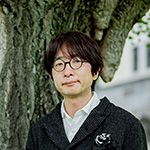 山本貴光（やまもと・たかみつ）
文筆家・ゲーム作家。東京科学大学 未来社会創成研究院・リベラルアーツ研究教育院教授。著書に『文学問題(F+f)+』（幻戯書房）『「百学連環」を読む』（三省堂）『マルジナリアでつかまえて』（本の雑誌社）ほか。共著に『世界を変えた書物』（橋本麻里編、小学館）『人文的、あまりに人文的』（吉川浩満との共著、本の雑誌社）ほか。近著に『文学のエコロジー』（講談社）。吉川浩満とYouTubeチャンネル「哲学の劇場」で動画を配信中。