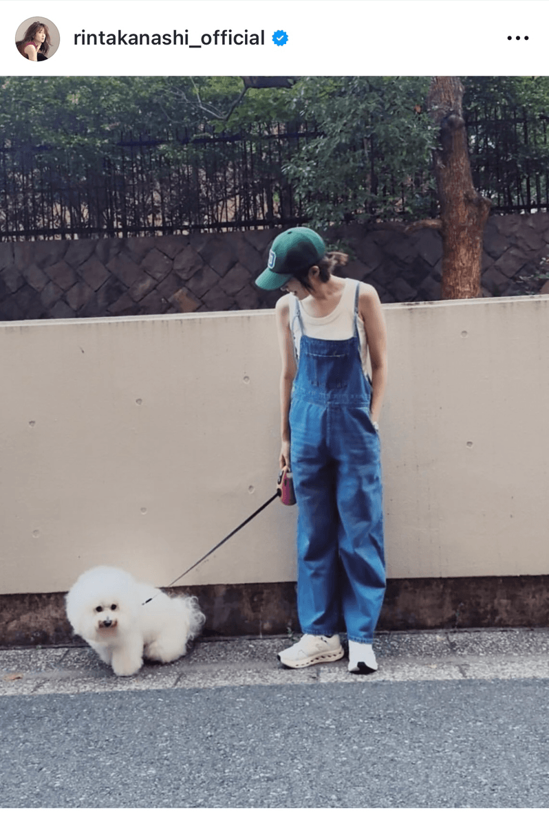 「このコーデ　ルイージって言われる」（高梨臨 (@rintakanashi_official)さんのインスタグラムより）