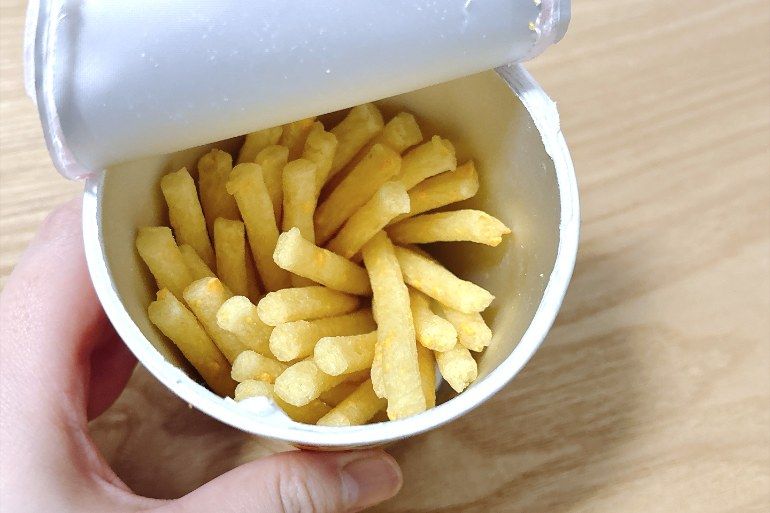 そのまま開けないで！ 一気食いを防げる「じゃがりこの“意外な食べ方