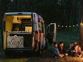 愛犬とのアウトドアで活躍！　マニフレックスの新製品で防災対策も