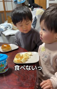弟「食べない！」（お母さん「Ryo.Kei...」提供、Instagramよりキャプチャ撮影）