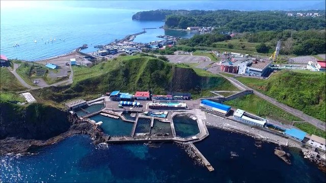 北海道の大自然に抱かれるようにあります（おたる水族館提供）