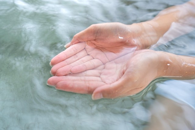 「浴槽に届けられている湯のクオリティ」を評価する（一般社団法人Yuchelin提供）