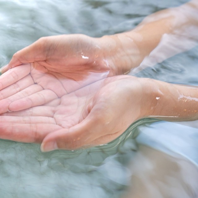 「浴槽に届けられている湯のクオリティ」を評価する（一般社団法人Yuchelin提供）