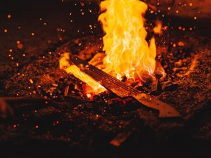 子どもなんて作らなきゃよかった。父の言葉は刃となり、私を刺した