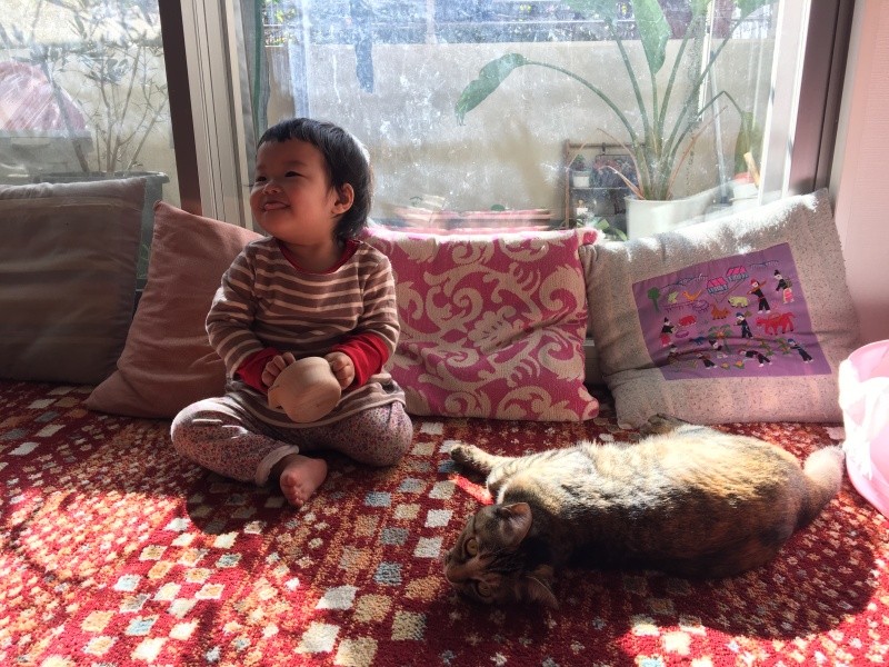 妹が遊ぶ様子をいつも見守っている（いつかさん提供）