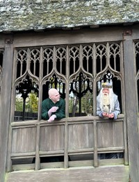 この2人が仲良さそうに並ぶとは…。