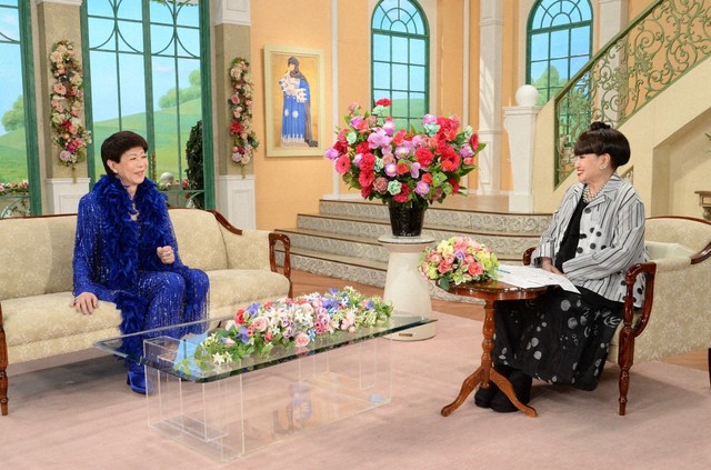 右から黒柳徹子さん、美川憲一さん＝テレビ朝日提供