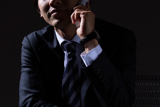 「押収物からあなたのキャッシュカードが…」などと警察官を名乗る人物から不審な電話を受けたという　※画像はイメージです（作成者 taa22/stock.adobe.com）
