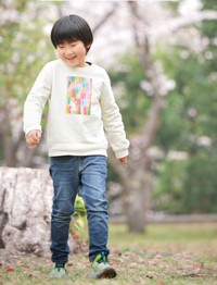 今も行き渋りはありながらも、気持ちに折り合いをつけることがとても上手になったという長男くん（提供：ヒダマリフィルムさん）