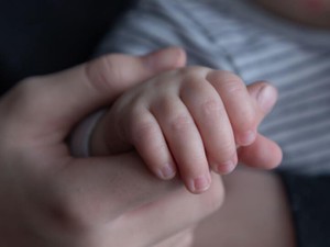 「俺の子だから」夫は哺乳瓶を持ち、子育てと勉強に疲れた私に言った