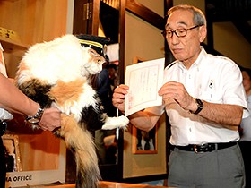 「ニタマ」、たま２世駅長に就任　野良猫から「会社の顔」に
