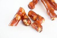 祇園豆平糖は、袋のまま机の角などにぶつけて割っていただきます。香ばしい飴と大豆が味わえます