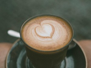 彼に会わないうちにコーヒーが飲めるようになり、今も恋心は終わらず